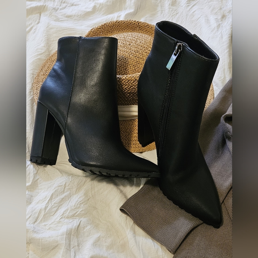 Elegant Black Ankle Boots